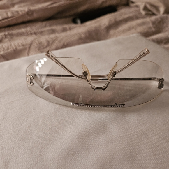 CHANEL Silver-Toned Sunglasses - Picture 4 of 15